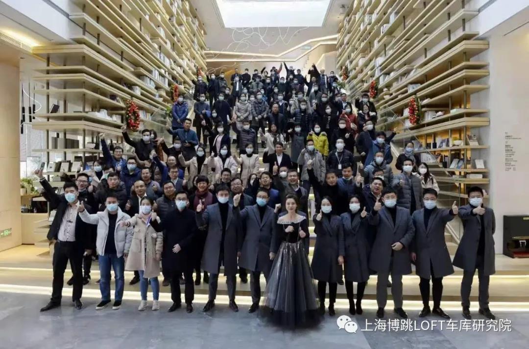 虹口全国一百多人在华侨城汉口道6号参观研讨LOFT专利车库技术！